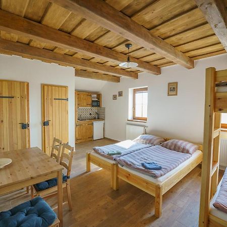 Apartmany Pausram Pouzdrany Экстерьер фото