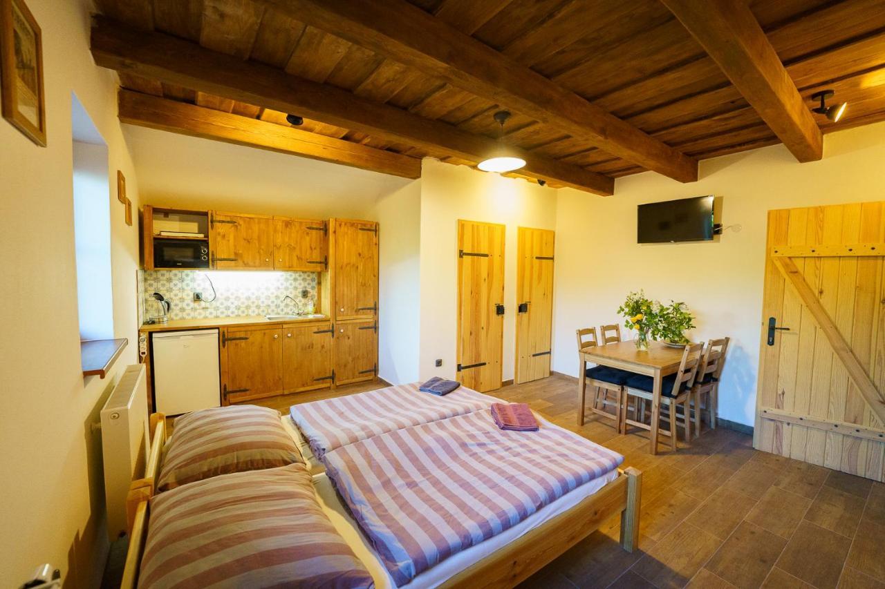 Apartmany Pausram Pouzdrany Экстерьер фото